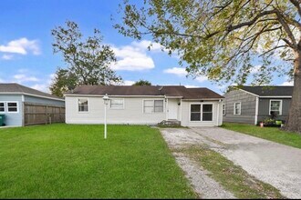 Building Photo - 9306 Chesterfield Dr