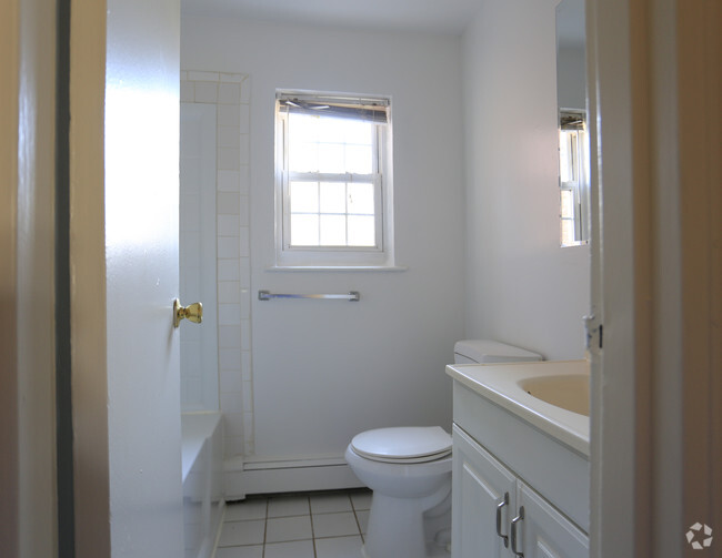 BATHROOM 2BR - Knox Village