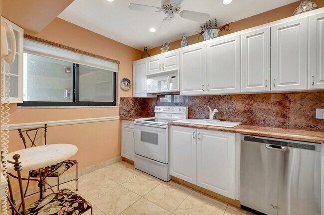 Building Photo - 3605 S Ocean Blvd