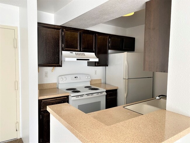 Building Photo - ***$500 Move-in Special***Spacious 2 BD/2 BA Mission Valley Condo