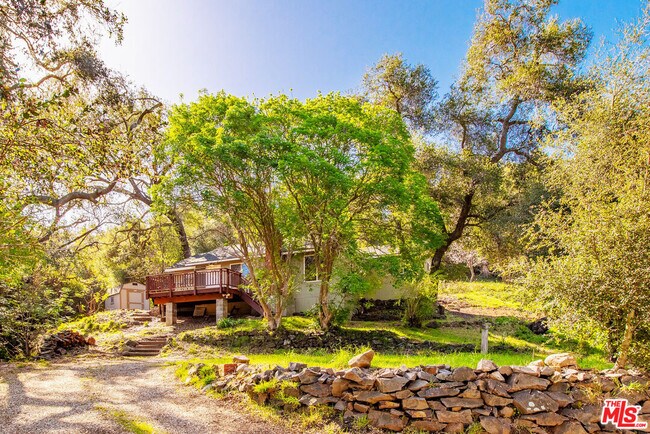 Foto del edificio - 800 N Topanga Canyon Blvd