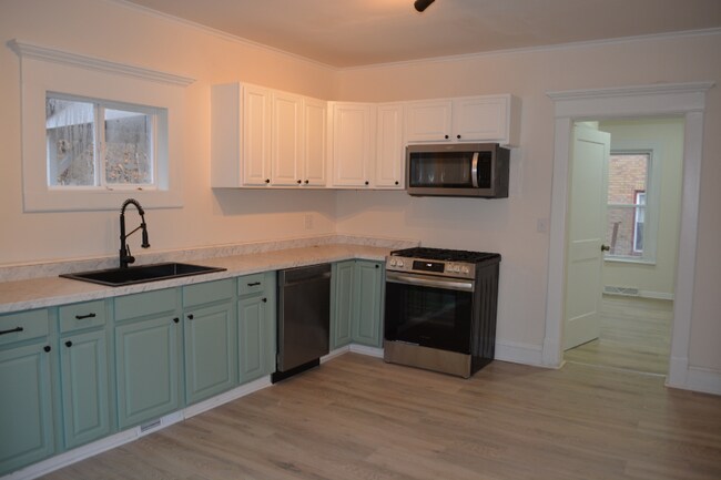 Foto del edificio - 330 E Main St