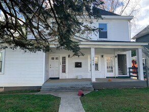Building Photo - 1414 Chapman Ave SW