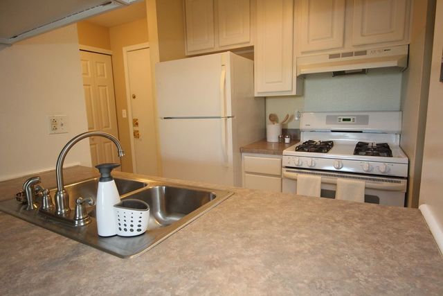 Building Photo - 1855 Tall Oaks Dr