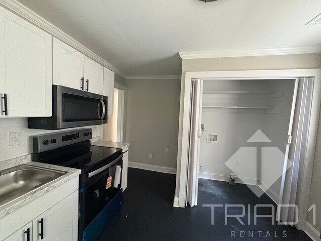 Foto del edificio - Freshly Renovated Homes in a Charming High Point Neighborhood – $1050 3bd/1ba