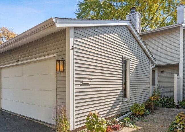 Building Photo - 527 Winston Ln