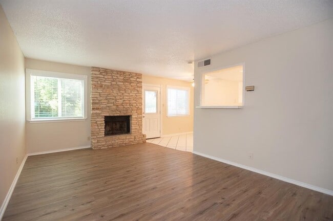 Building Photo - 925 Chisholm Cove