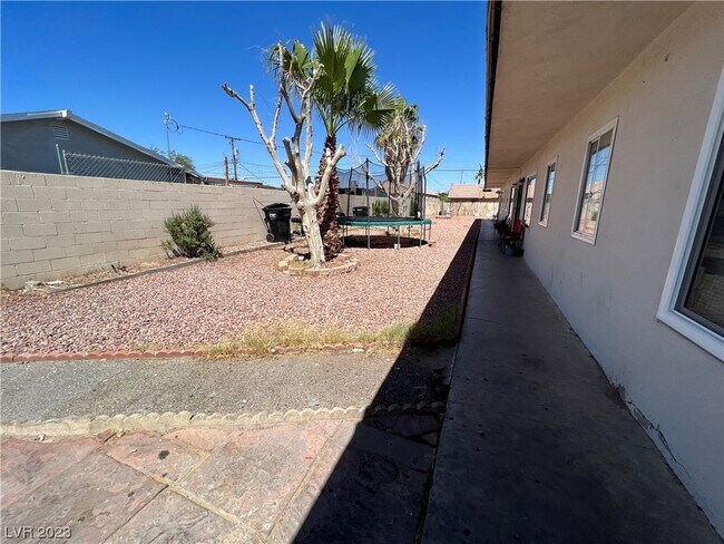 Foto del edificio - 2252 Ellis St