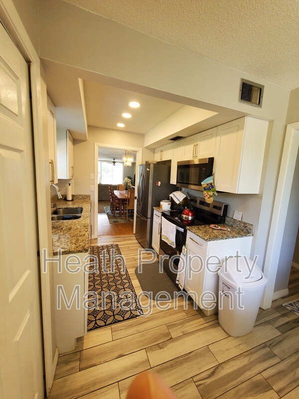 Building Photo - 1012 Pearce Dr