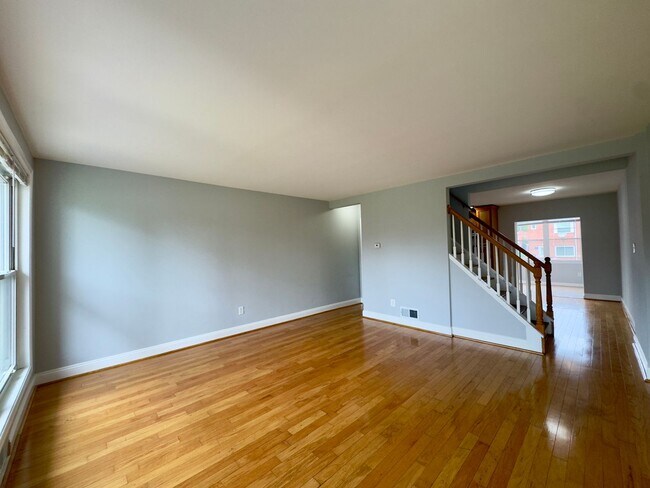 Foto del edificio - Charming 3Bed/2Bath Apartment in Violetvil...