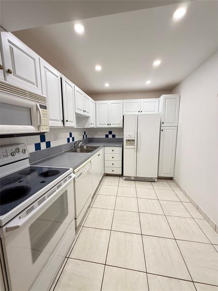 Foto del edificio - 6701 N University Dr