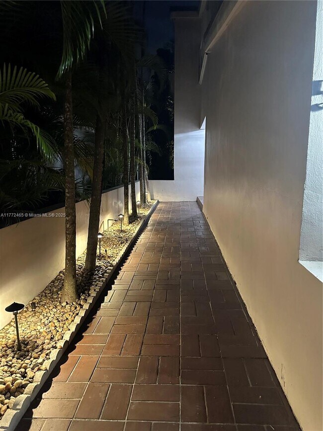Foto del edificio - 511 Vittorio Ave