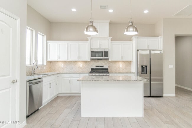 Building Photo - 13815 Paseo De Plata Dr