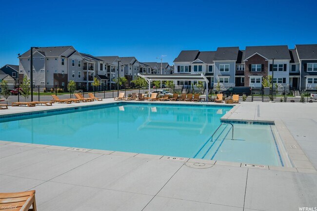 Foto del edificio - 3 br, 2 bath Condo - 3984 West 1850 North