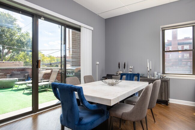 Foto del edificio - 3125 W Fullerton Ave