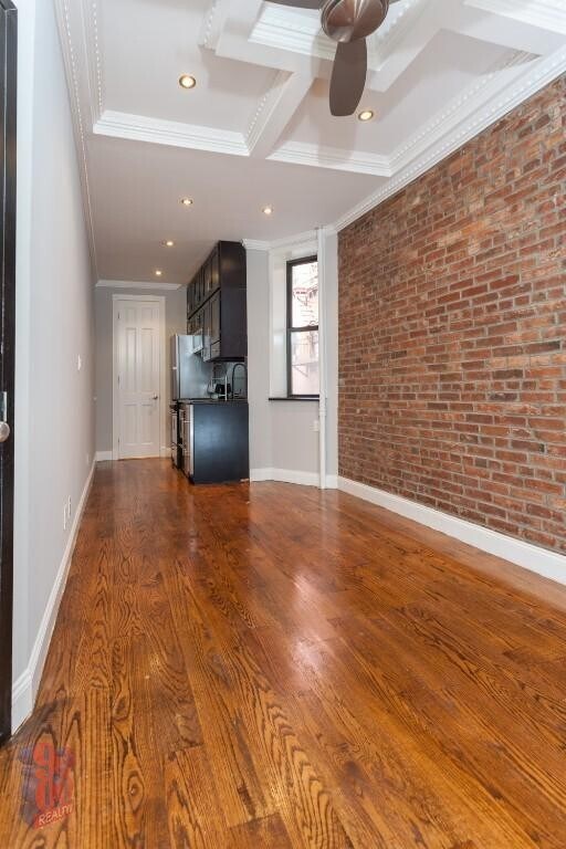 Primary Photo - 3 W 103rd St