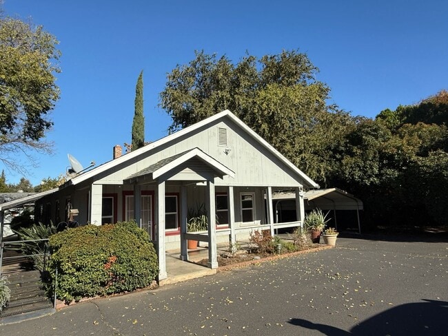 Foto del edificio - 3 Bedroom 1 Bath House!