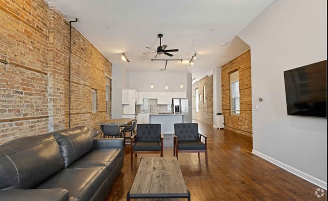 Building Photo - 2219 W 18th Pl
