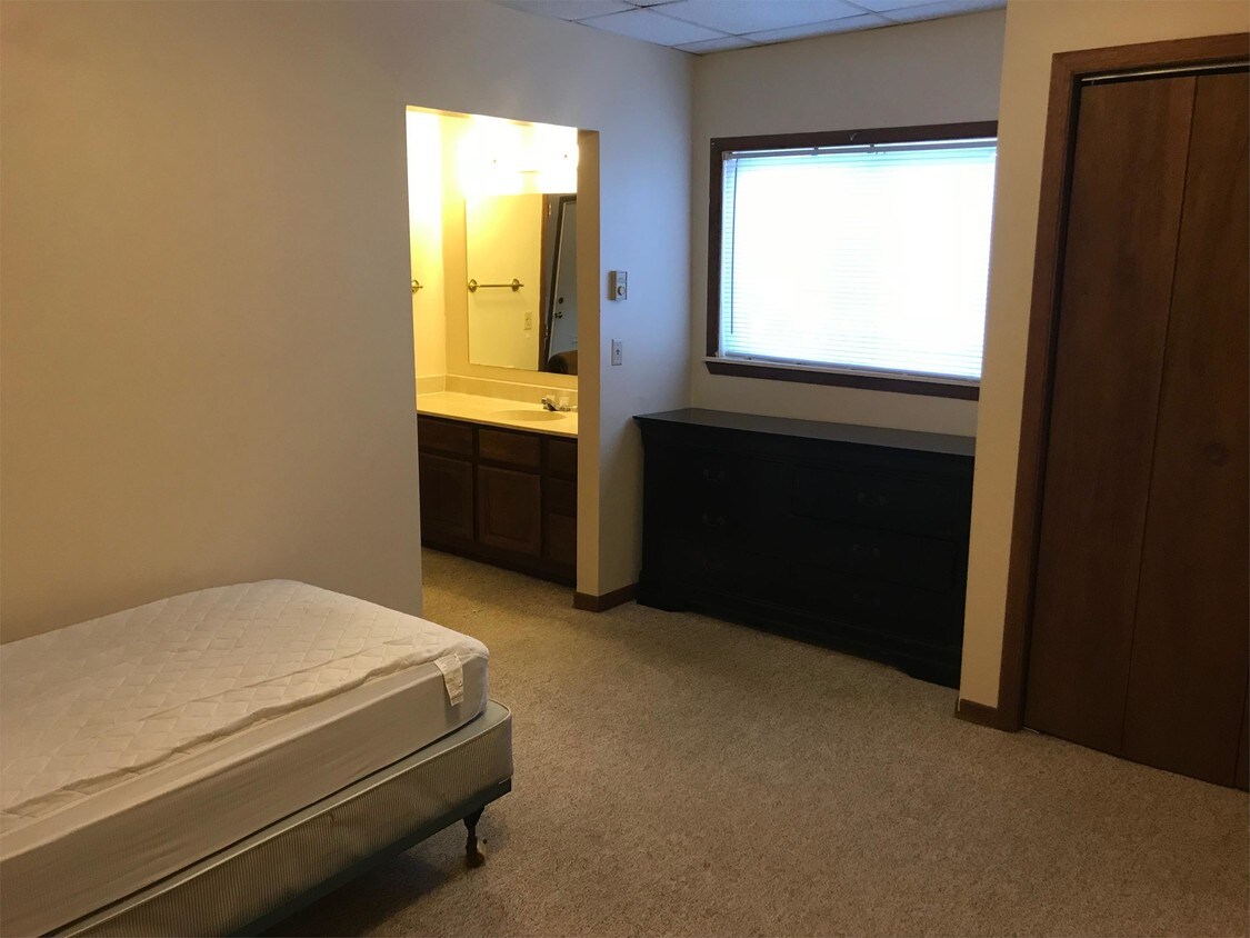 Foto principal - 120 6th Ave W