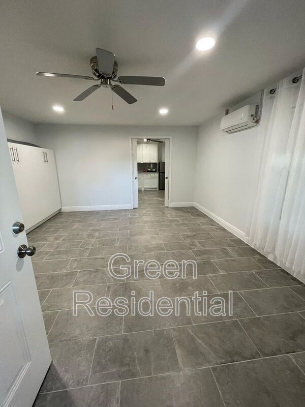 Building Photo - 7410 Ilex St