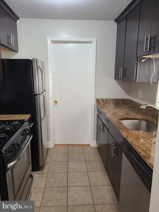 Foto del edificio - 701 Thornton Ct