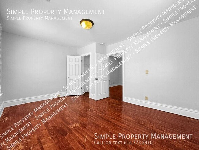 Building Photo - 1008 Baxter St SE