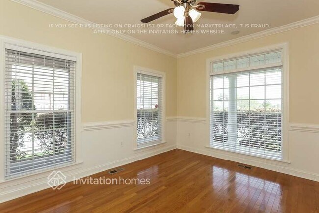 Foto del edificio - 3915 Lake Park Rd