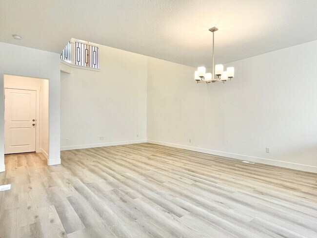 Building Photo - Beautiful Townhome at Mountain Ridge!