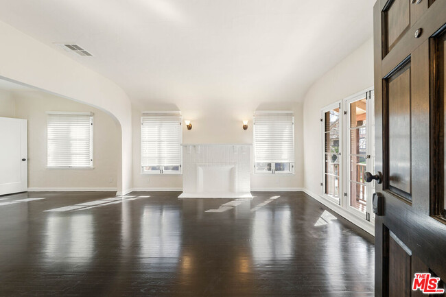 Foto del edificio - 128 S Oakhurst Dr