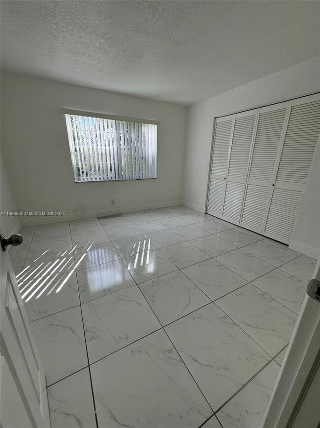 Foto del edificio - 8511 NW 8th St