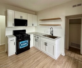 Building Photo - 3308 Archwood Ave