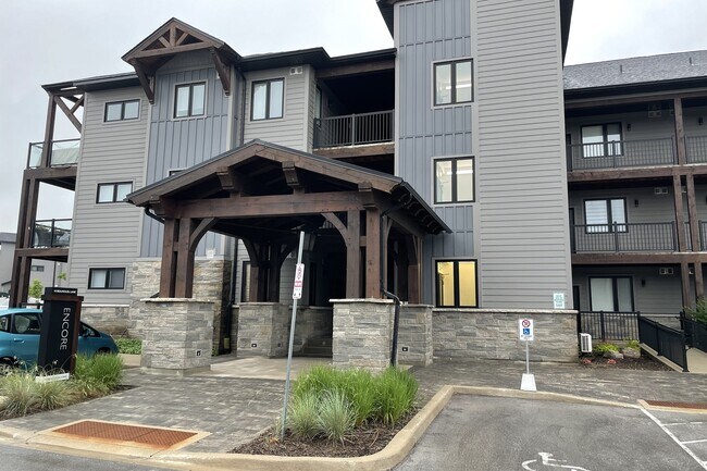 Building Photo - 10 Beausoleil Ln