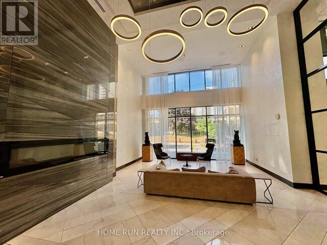 Building Photo - 255 Bay St