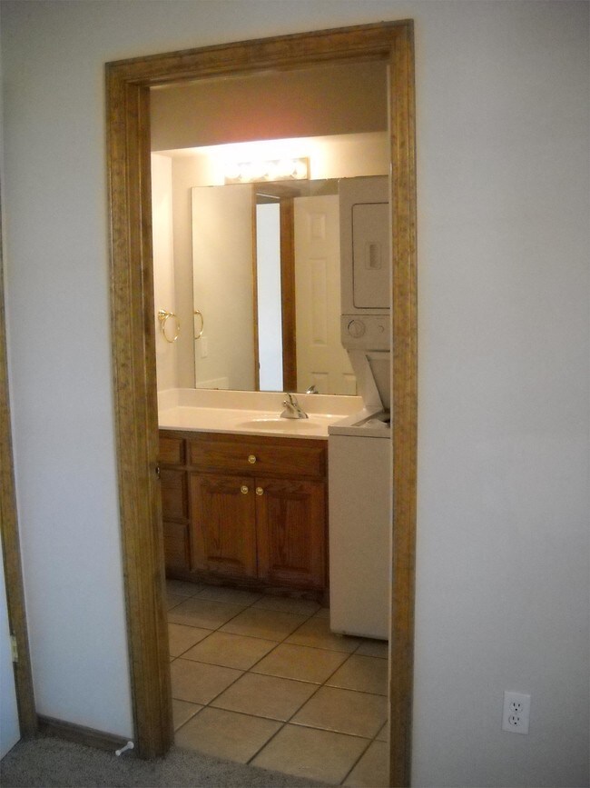 Building Photo - 5 Southridge Dr
