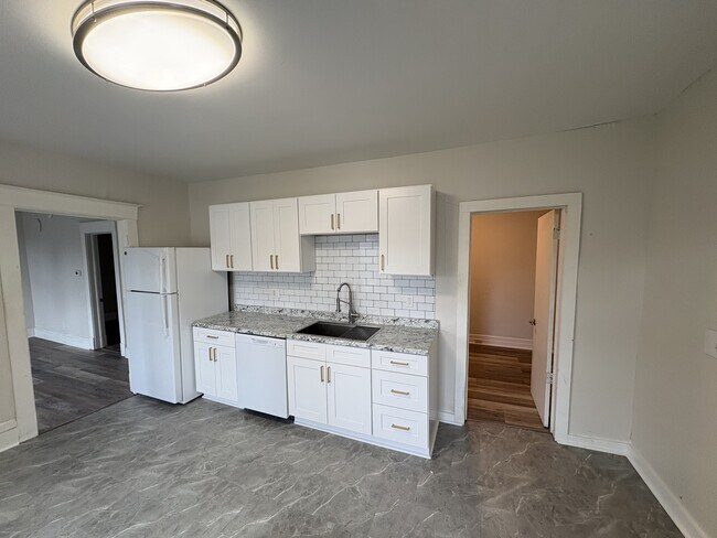 Building Photo - 744 Oakland Ave SW