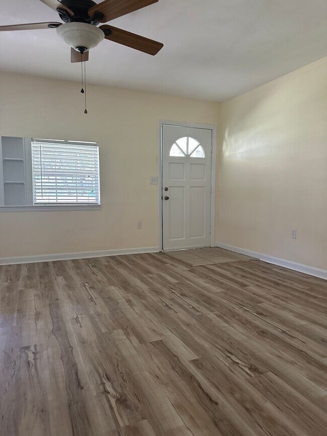 Foto del edificio - 2 Bedroom Home Available Now
