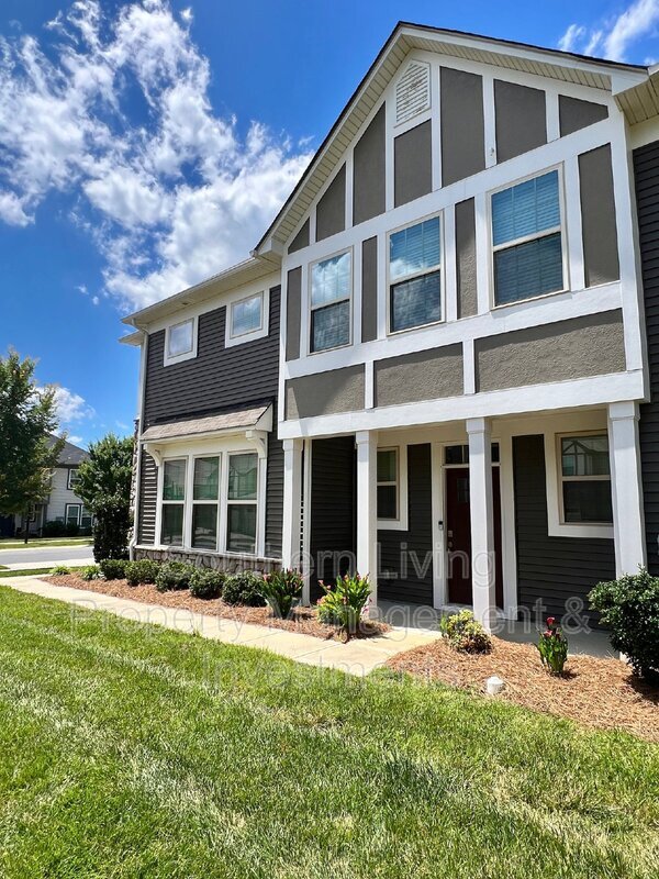 Photo - 5706 Lachlan Hill Ln Townhome