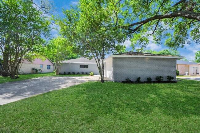 Foto del edificio - 14223 Ella Lee Ln