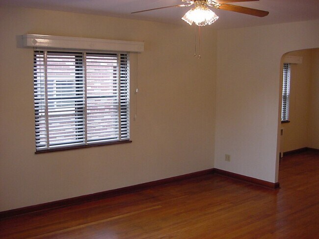 Building Photo - 258 Senator Place