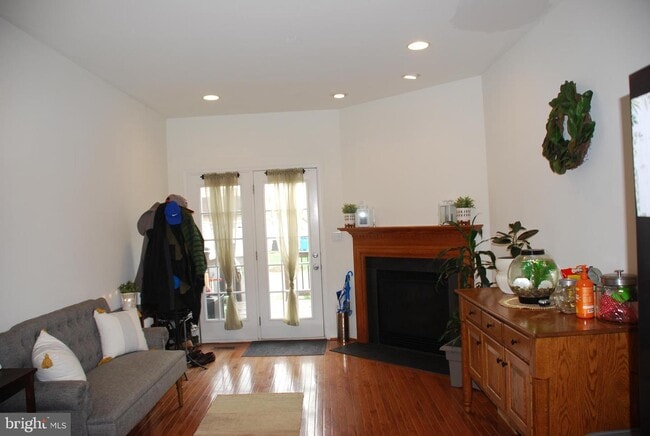 Building Photo - 1236 Rosemont Terrace