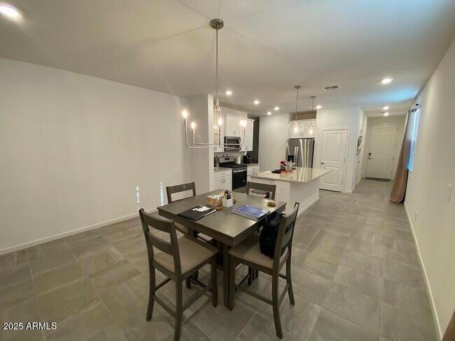 Foto del edificio - 3022 Hayden Rose Ave
