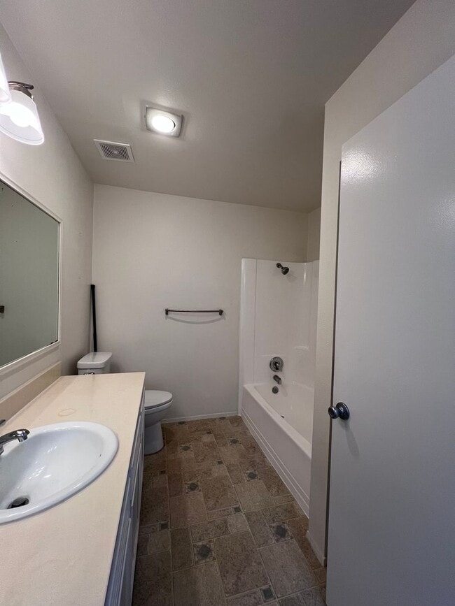 Building Photo - 1122 Eureka-14