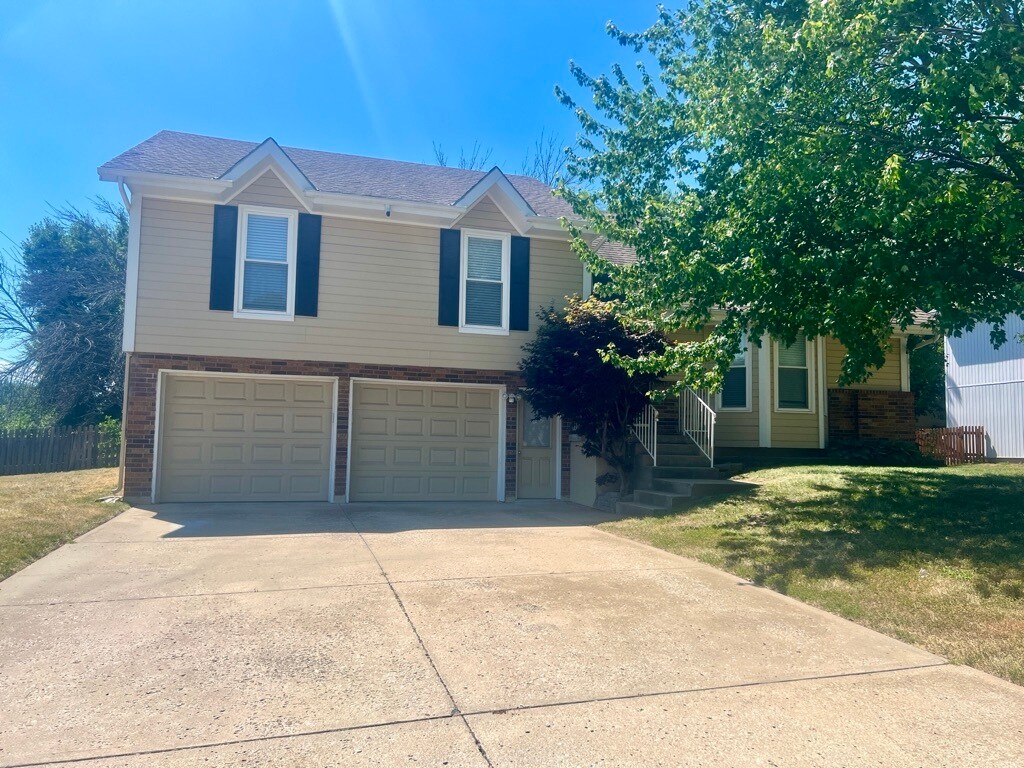 1100 NE Ball Dr, Lees Summit, MO 64086 House Rental in Lees Summit