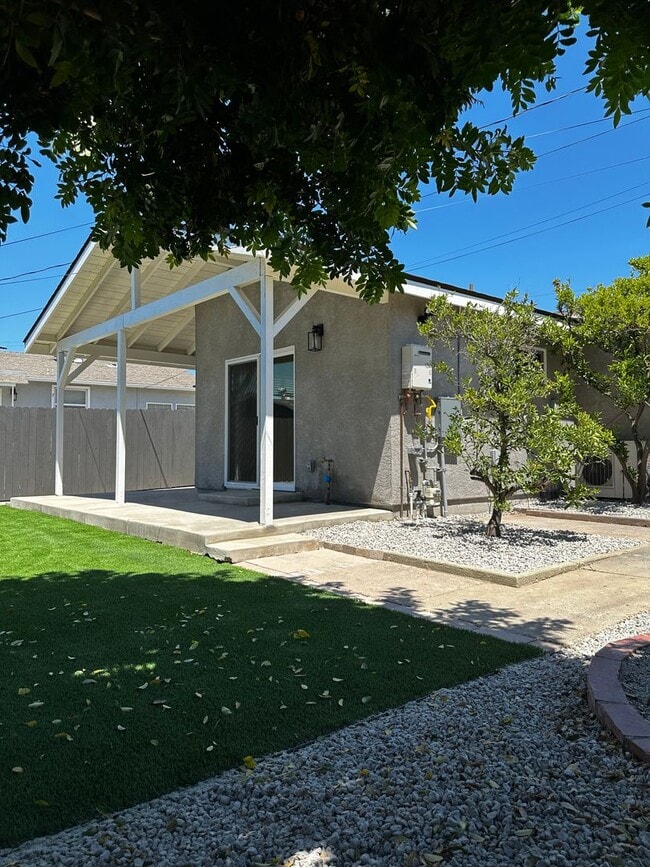 Building Photo - 2-Bedroom/2-Bath. New Build-MUST SEE!!!