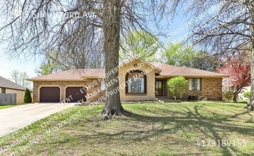 Building Photo - 2525 S Mumford Ave