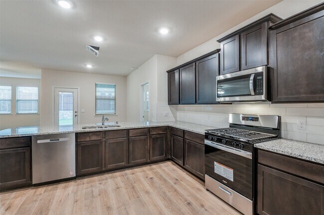 Foto del edificio - 4016 Moss Rd