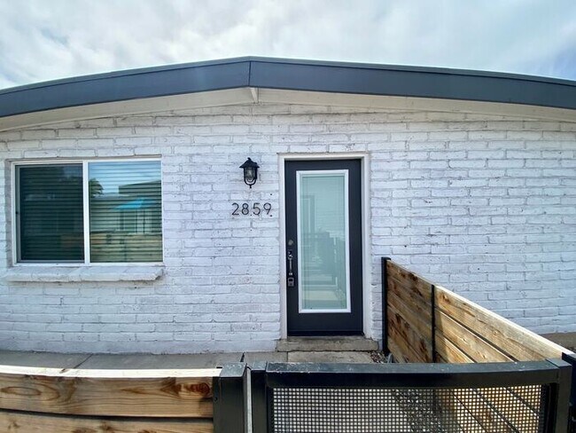 Foto del edificio - 1401 S 228th Ln