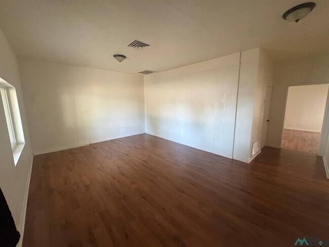 Foto del edificio - 607 W Grand Ave