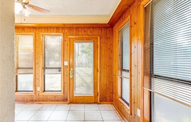 Foto del edificio - 6590 Cliffdale Rd