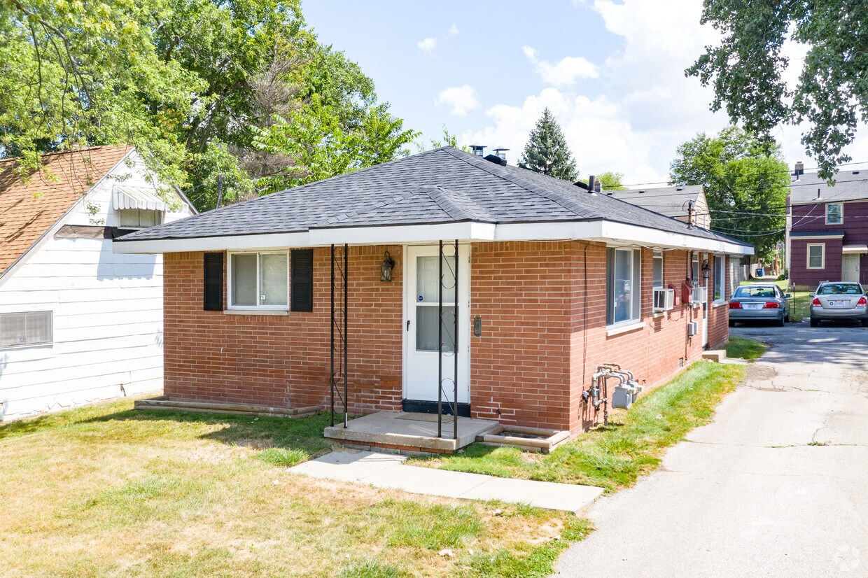Primary Photo - 2030 N Westwood Ave